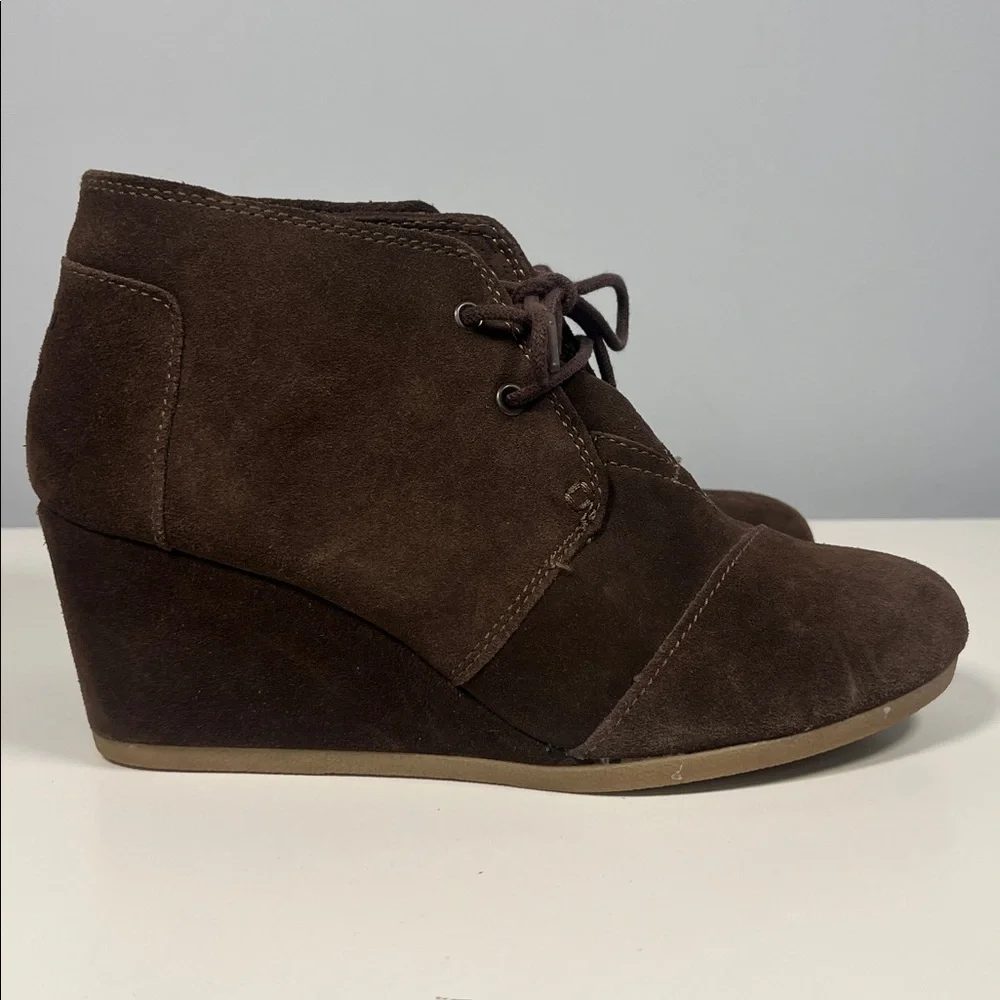Toms Women's Chocolate Brown Suede Wedge Boots‎ Comfortable Shoes Size 9.5